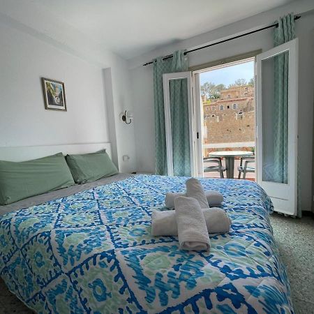 P&R Hostals Maria Rosa Tossa de Mar Bagian luar foto