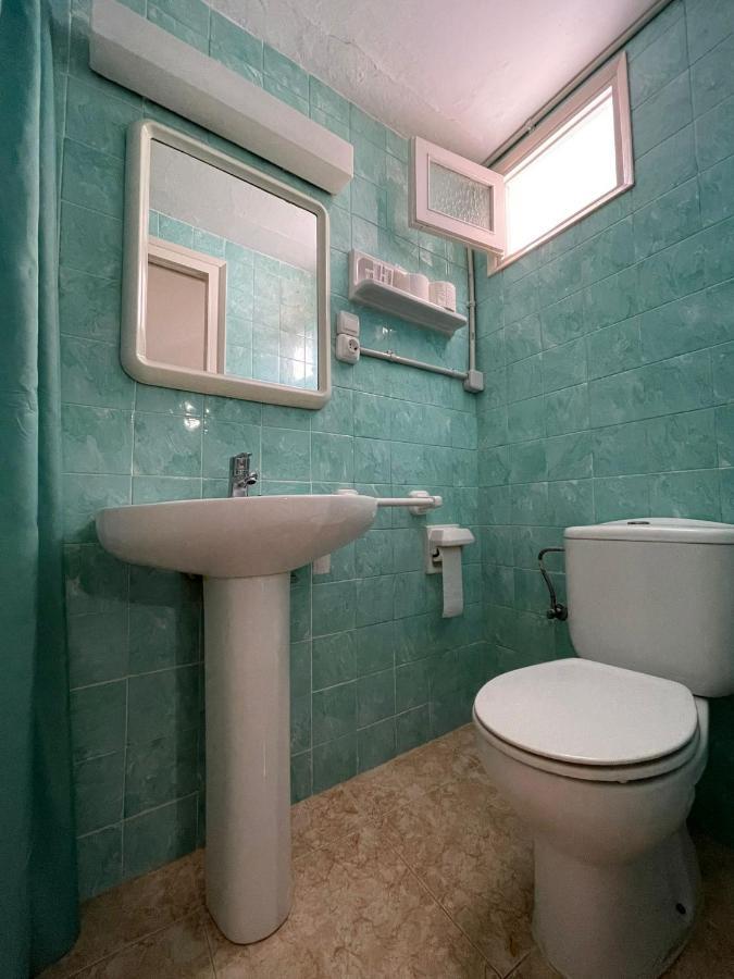 P&R Hostals Maria Rosa Tossa de Mar Bagian luar foto